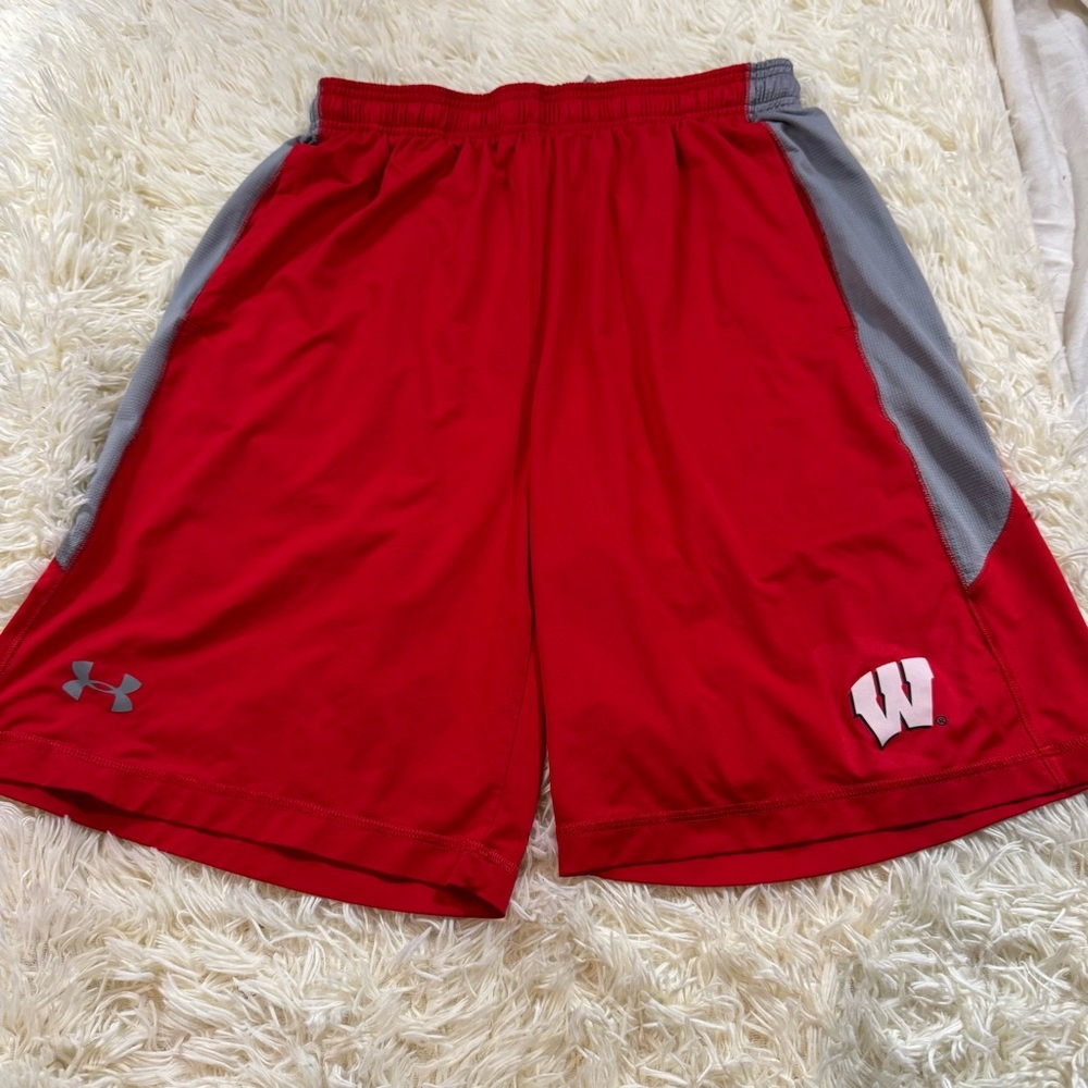 W36. Under Armour Wisconsin Badgers Shorts (L)